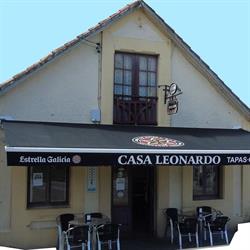 Cas Leonardo, Temple