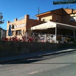 Restaurante ARP en Benabarre terraza-jardin