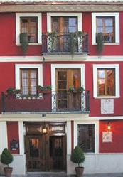 A la Sombra de la Torre, Serra