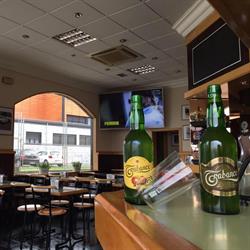 Cafeteria Eclipse, Lugones
