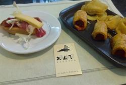 Xat Bar, Redován