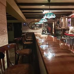 Pub Vinoteca Califas, Venta de Baños