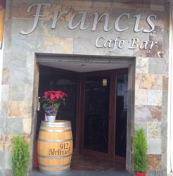 Cafe Bar Francis, Mengibar