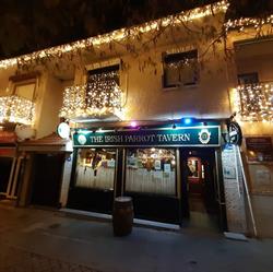 The Irish Parrot Tavern, Griñon