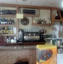 Cafe bar avenida, Espera