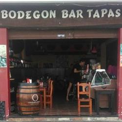 El Bodegón Bar Tapas, Tías