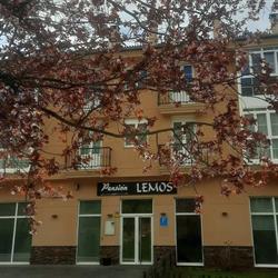 Pensión Lemos, Tríacastela