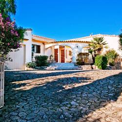 Villa Omer, Tormos