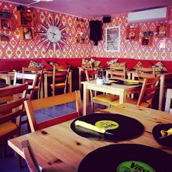 The Good Old Days Bar & Kitchen, Tías