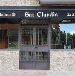 Bar Claudia, Pinto