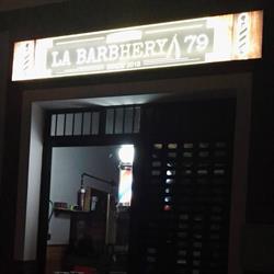 La barbherya 79, Pizarra