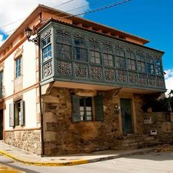 Casa Don Din, Vila de Cruces