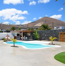 La Casa del Medianero, Tías