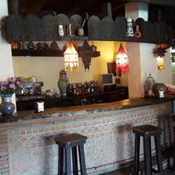 Loungelareymora, Algarrobo
