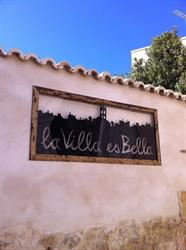 La Villa es Bella, Dueñas
