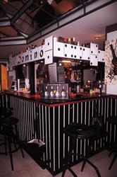 Bar Dominó, Roses